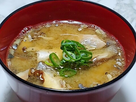 鯖缶と椎茸の味噌汁